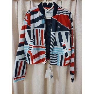 トミーヒルフィガー(TOMMY HILFIGER)の✨新品タグつき✨　トミーヒルフィガー　ナイロンジャケット　レディース(ナイロンジャケット)