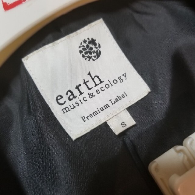 earth music & ecology(アースミュージックアンドエコロジー)のearth music&ecology  黒  ジャケット 薄手 ロングコート レディースのジャケット/アウター(ロングコート)の商品写真