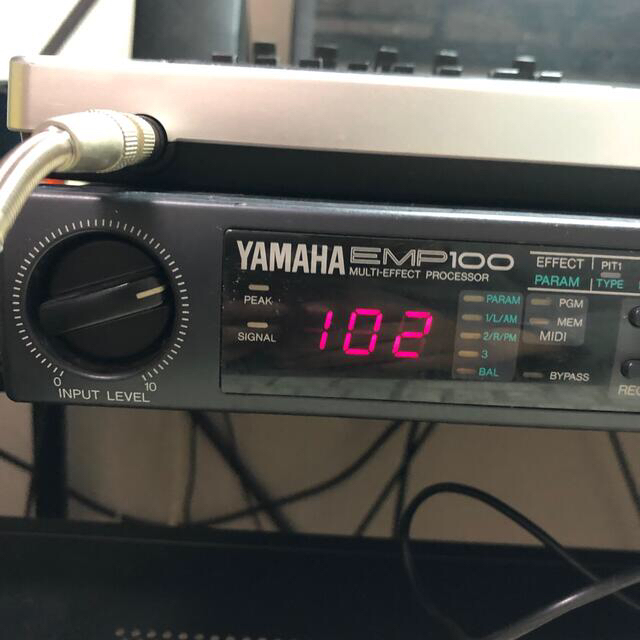 ヤマハ(ヤマハ)のYAMAHA EMP-100とMIDIコントローラー 楽器のレコーディング/PA機器(エフェクター)の商品写真