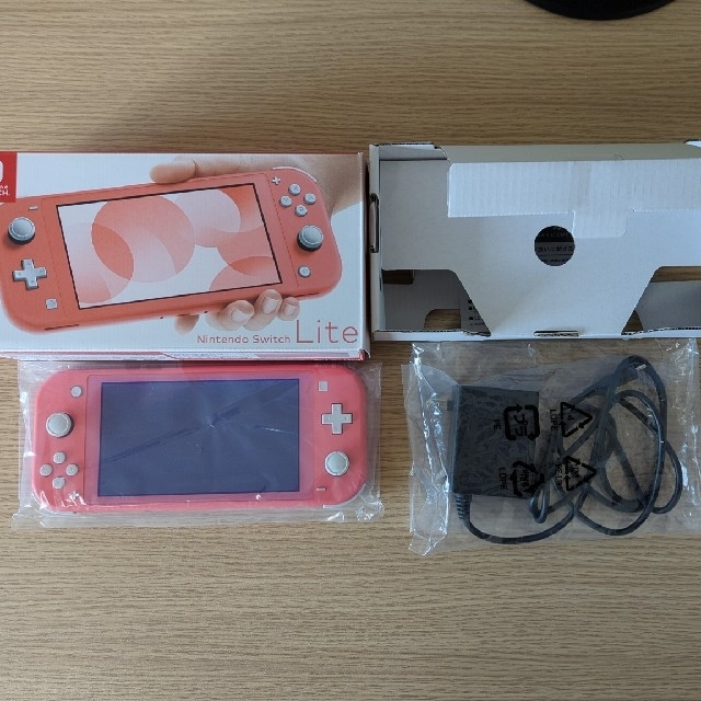 Nintendo Switch LITE コーラル