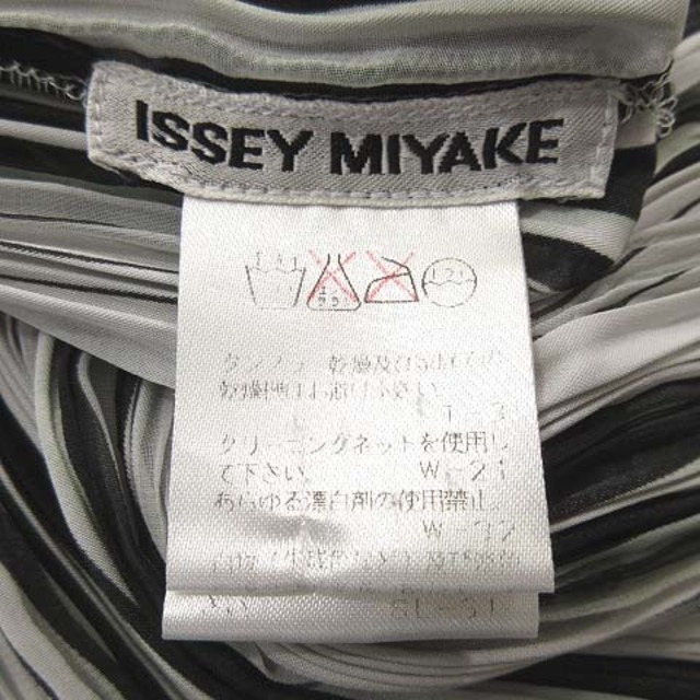 ISSEY MIYAKE(イッセイミヤケ)のイッセイミヤケ プリーツ カットソー ストライプ ハイネック M グレー レディースのトップス(カットソー(長袖/七分))の商品写真