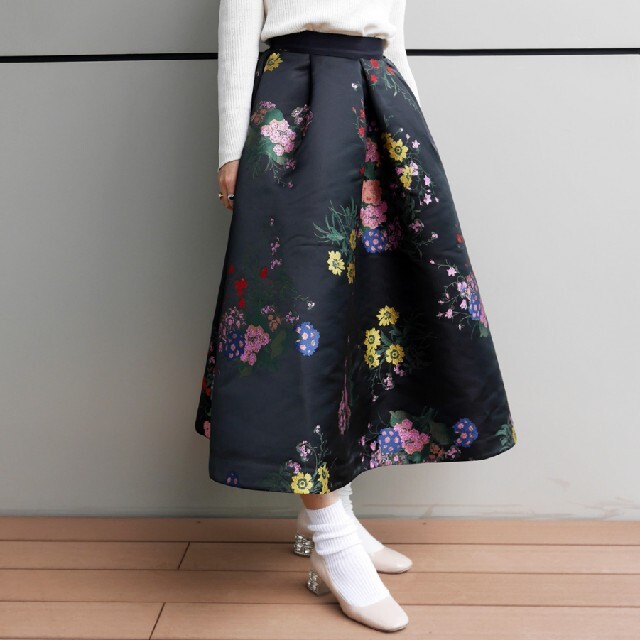 Erdem(アーデム)の【新品同様/完売】ERDEM×H&M 刺繍ロングフレアスカート ジャガード 花柄 レディースのスカート(ロングスカート)の商品写真