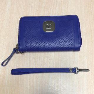 ロンシャン(LONGCHAMP)のロンシャン　財布　型押し　ロイヤルブルー　ストラップ付き LONGCHAMP 秋(財布)