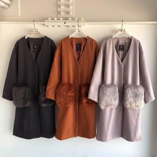 ダブルクローゼット(w closet)のw 【値下げ】closet ファーポケット付きノーカラーコート　オレンジ(ロングコート)