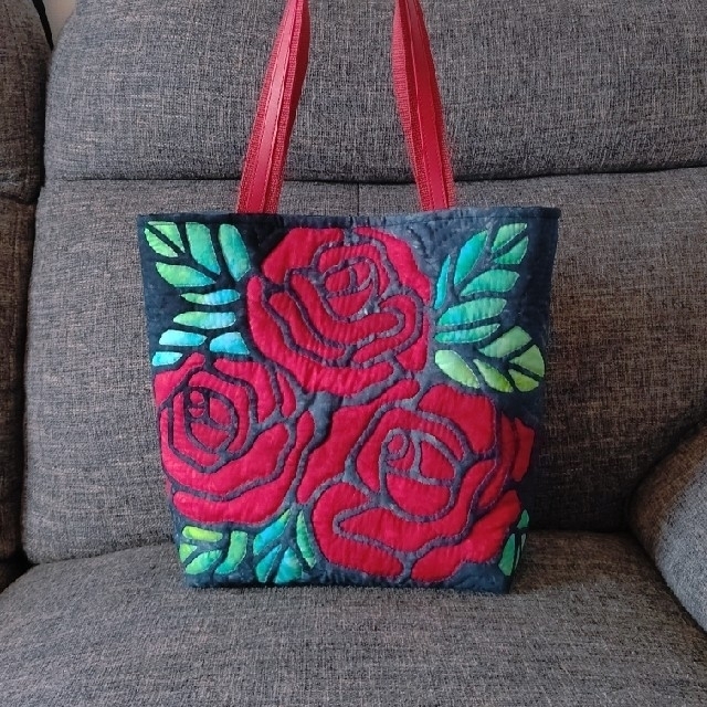 購入者が決まりました!ハンドメイド ハワイアンキルトバッグ (薔薇
