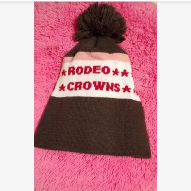 RODEO CROWNS(ロデオクラウンズ)のRODEO CROWNS ロデオクラウンズ ニット帽 美品 ポンポン ボード レディースの帽子(ニット帽/ビーニー)の商品写真