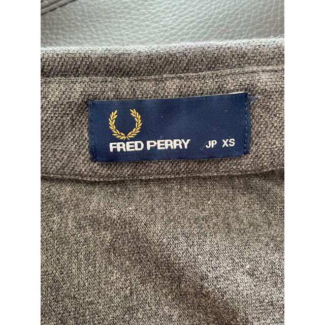 FRED PERRY(フレッドペリー)のFRED PERRY 半袖　グレー　ポロシャツ メンズのトップス(ポロシャツ)の商品写真