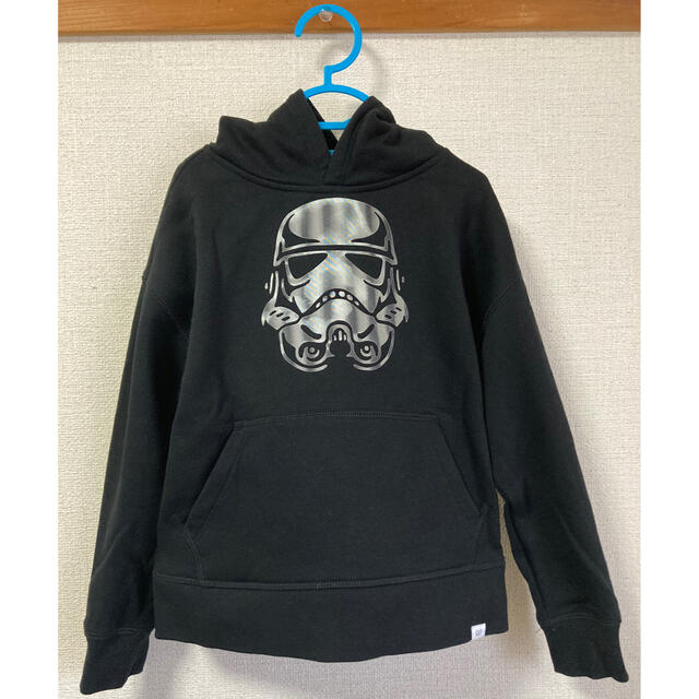 GAP Kids(ギャップキッズ)の【STAR WARS 】スターウォーズ　裏起毛プルオーバーパーカー（120）美品 キッズ/ベビー/マタニティのキッズ服男の子用(90cm~)(ジャケット/上着)の商品写真