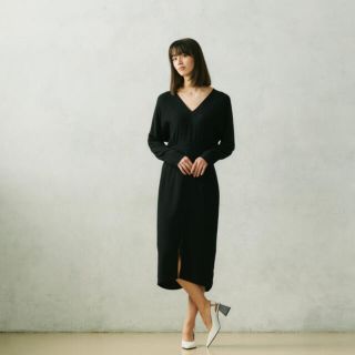 セオリー(theory)のUNIQLO × theory Vネックワンピース　2020(ひざ丈ワンピース)