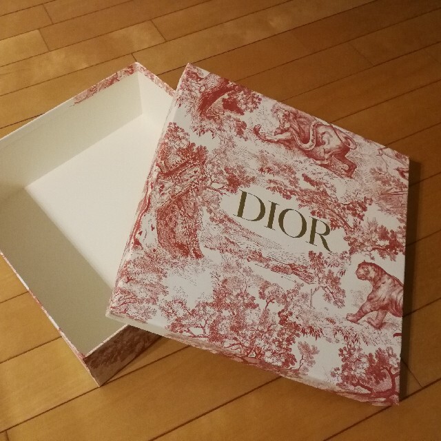 Christian Dior(クリスチャンディオール)のディオール 箱 インテリア/住まい/日用品のオフィス用品(ラッピング/包装)の商品写真