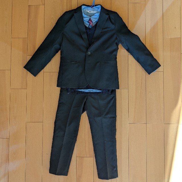 H&M(エイチアンドエム)のH&M スーツセット（120） キッズ/ベビー/マタニティのキッズ服男の子用(90cm~)(ドレス/フォーマル)の商品写真