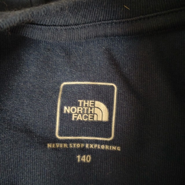 THE NORTH FACE(ザノースフェイス)のThe　North Face★中古ネイビーTシャツ　140センチ キッズ/ベビー/マタニティのキッズ服男の子用(90cm~)(Tシャツ/カットソー)の商品写真