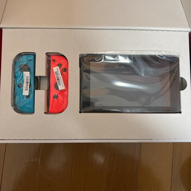 【美品】Nintendo Switch ネオンブルー/ネオンレッド エンタメ/ホビーのゲームソフト/ゲーム機本体(家庭用ゲーム機本体)の商品写真