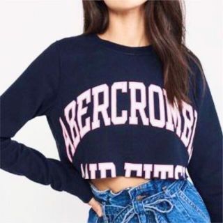 アバクロンビーアンドフィッチ(Abercrombie&Fitch)のトレンドショート丈♡カレッジロゴ/トレーナー【M】アバクロ/スウェット(トレーナー/スウェット)