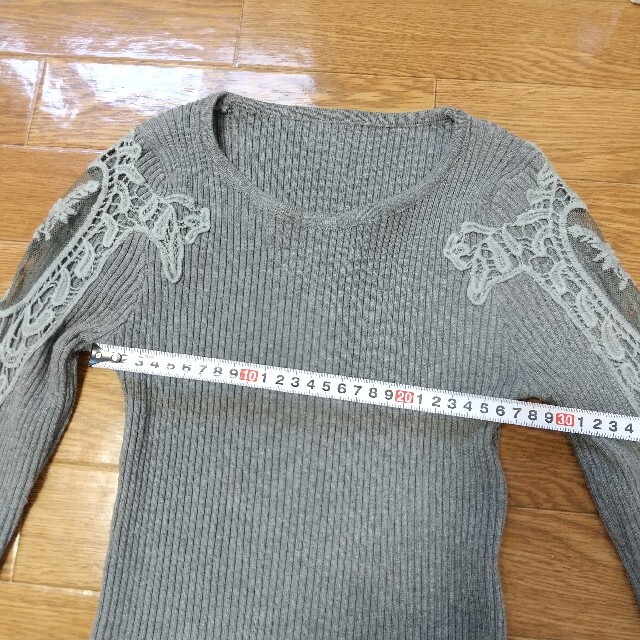 MISCH MASCH(ミッシュマッシュ)の肩フラワー刺繍レース厚手ニット M レディースのトップス(ニット/セーター)の商品写真