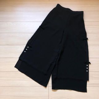 エムズグレイシー(M'S GRACY)の美品　エムズグレイシー　ガウチョパンツ　40 黒　シフォン　パール　リボン(その他)