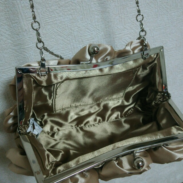 しまむら(シマムラ)の🌹バラがモチーフのフォーマルバック🌹 レディースのバッグ(クラッチバッグ)の商品写真