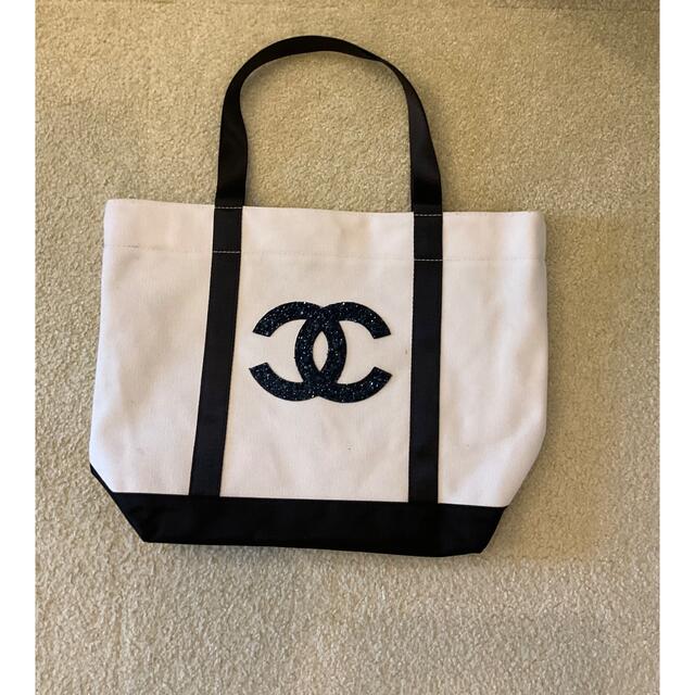 CHANEL(シャネル)のChanel ノベルティ　バック　白 エンタメ/ホビーのコレクション(ノベルティグッズ)の商品写真