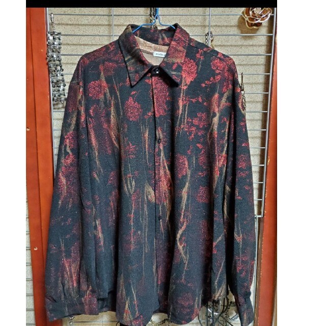 ROSE PATTERN BLACK SHIRT