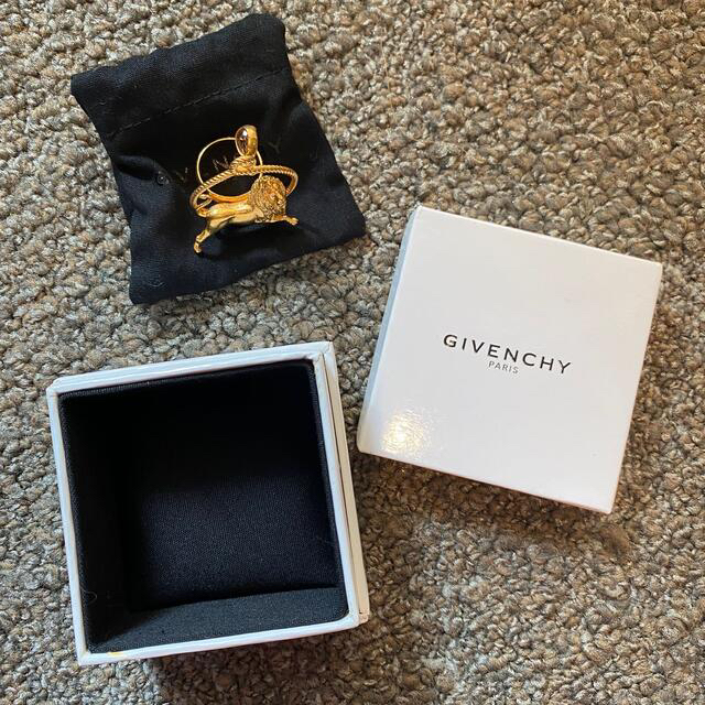 GIVENCHY(ジバンシィ)のGIVENCHY 獅子座（ゴールド・シトリン）リング レディースのアクセサリー(リング(指輪))の商品写真