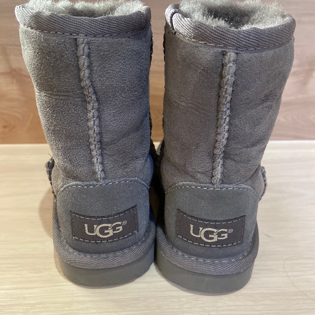 UGG(アグ)のugg ムートン キッズ/ベビー/マタニティのキッズ靴/シューズ(15cm~)(ブーツ)の商品写真