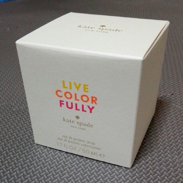 kate spade new york(ケイトスペードニューヨーク)の【未使用】LIVE COLOR FULLY香水50ml コスメ/美容の香水(香水(女性用))の商品写真