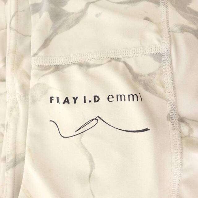 FRAY I.D(フレイアイディー)のフレイアイディー emmiコラボ 総柄レギンスパンツ ヨガパンツ オフホワイト レディースのパンツ(その他)の商品写真