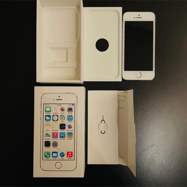 iPhone(アイフォーン)のiPhone 5s Silver 16 GB docomo スマホ/家電/カメラのスマートフォン/携帯電話(スマートフォン本体)の商品写真