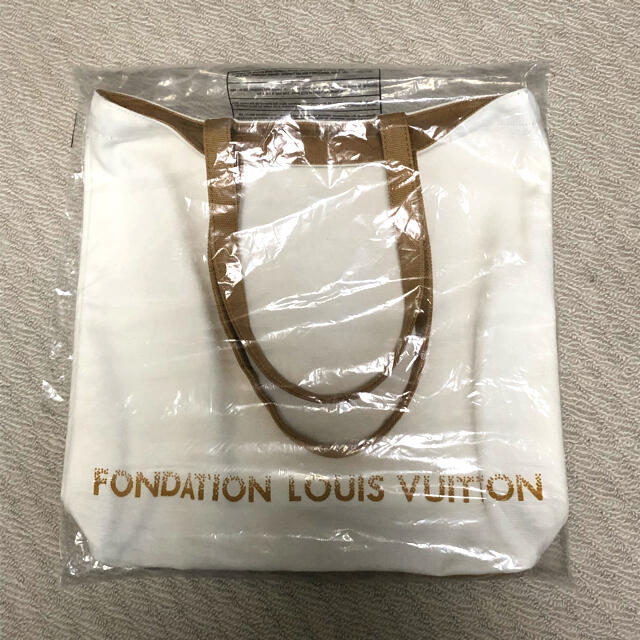 LOUIS VUITTON(ルイヴィトン)の【新品】フォンダシオンルイヴィトン　トートバッグ　白 レディースのバッグ(トートバッグ)の商品写真