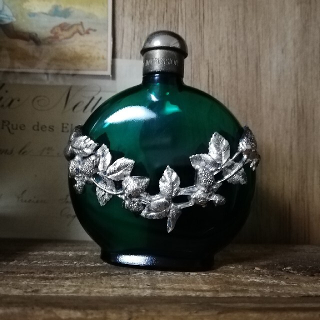 イギリスヴィンテージ　いちごの香水瓶