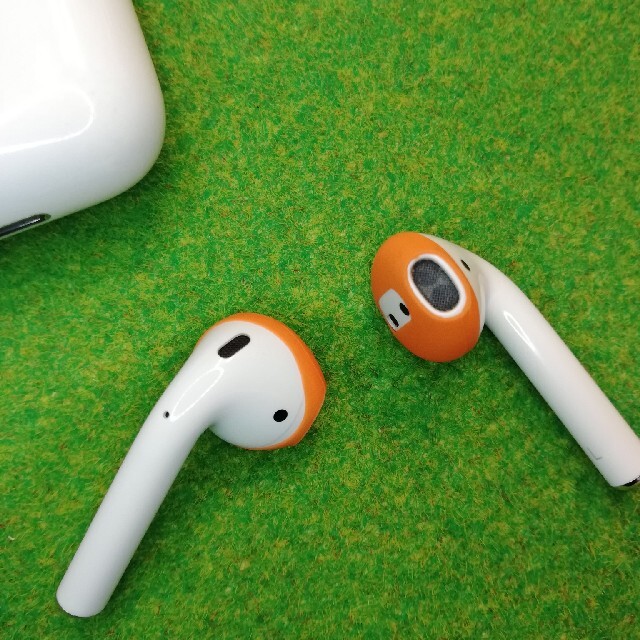 Apple(アップル)のAirPods イヤホンカバー(オレンジ) スマホ/家電/カメラのオーディオ機器(ヘッドフォン/イヤフォン)の商品写真