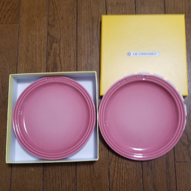 LE CREUSET(ルクルーゼ)のルクルーゼ♡ラウンドプレート　2枚セット インテリア/住まい/日用品のキッチン/食器(食器)の商品写真