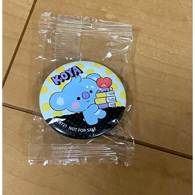 防弾少年団(BTS)(ボウダンショウネンダン)のBT21 くら寿司びっくらポン 缶バッジ　KOYA コヤ エンタメ/ホビーのタレントグッズ(アイドルグッズ)の商品写真