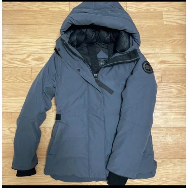 CANADA GOOSE(カナダグース)の最終価格！カナダグースLYNDALE PARKA BLACK LABEL レディースのジャケット/アウター(ダウンジャケット)の商品写真