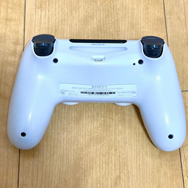 SONY(ソニー)のPS4 正規純正コントローラーZCT2J デュアルショック4グレイシャーホワイト エンタメ/ホビーのゲームソフト/ゲーム機本体(家庭用ゲーム機本体)の商品写真