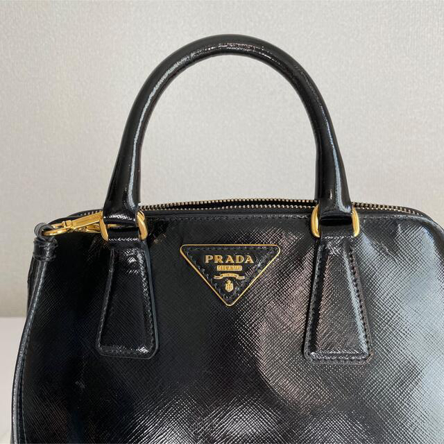 PRADA(プラダ)の【PRADA プラダ】サフィアーノ 2wayバッグ ブラック レディースのバッグ(ハンドバッグ)の商品写真