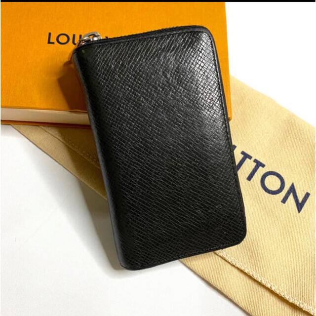 LOUIS VUITTON(ルイヴィトン)の【美品】 ルイヴィトン　タイガ　ジッピーコインケース　コインパース メンズのファッション小物(コインケース/小銭入れ)の商品写真