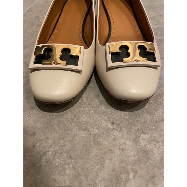 Tory Burch(トリーバーチ)のTORY BURCH トリーバーチ gigi バイカラー パンプス フラット レディースの靴/シューズ(ハイヒール/パンプス)の商品写真