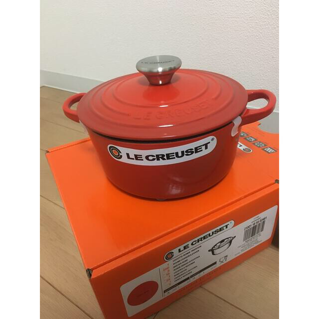 LE CREUSET(ルクルーゼ)の【新品•未使用品】ルクルーゼ のココットロンド　18㎝ インテリア/住まい/日用品のキッチン/食器(鍋/フライパン)の商品写真