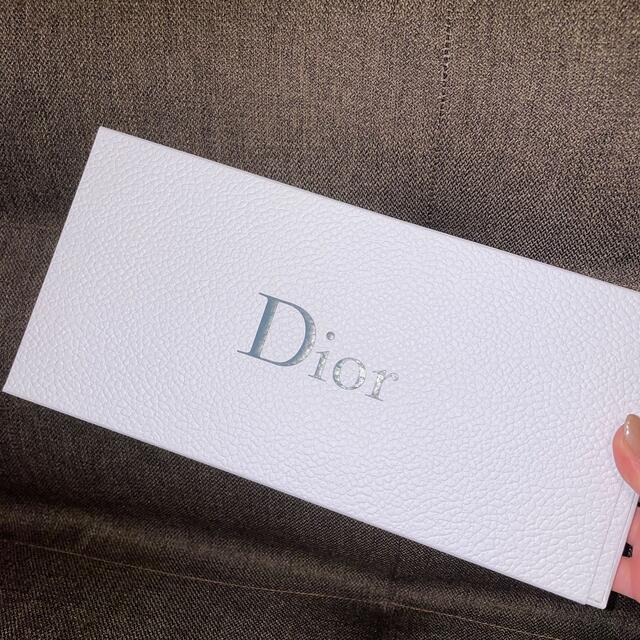 Dior(ディオール)のディオール　クリスタルステイタス　プレゼント　 レディースのアクセサリー(チャーム)の商品写真