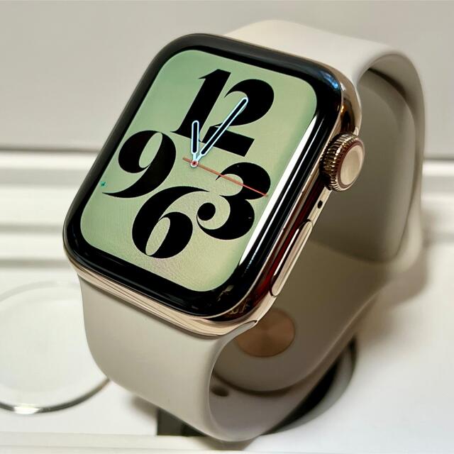 Apple Watch(アップルウォッチ)のレア ゴールドステンレス Apple Watch Series 4 40mm スマホ/家電/カメラのスマートフォン/携帯電話(その他)の商品写真