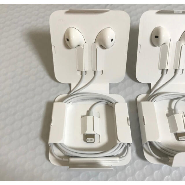 Apple(アップル)の新品未使用　Apple純正　イヤホン スマホ/家電/カメラのオーディオ機器(ヘッドフォン/イヤフォン)の商品写真