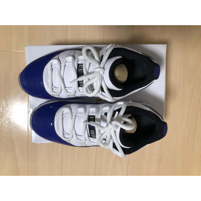 NIKE(ナイキ)のnike air jordan 11 retro low 24 us7 ホワイト レディースの靴/シューズ(スニーカー)の商品写真