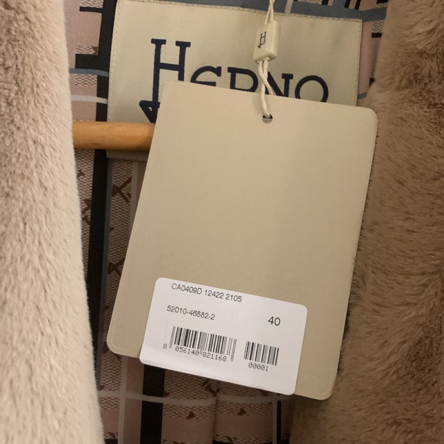 HERNO(ヘルノ)のエコファー　ヘルノ　ロングコート レディースのジャケット/アウター(毛皮/ファーコート)の商品写真