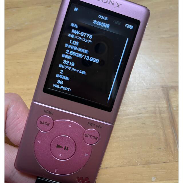 WALKMAN(ウォークマン)の再値下げ中！WALKMAN ウォークマン　スピーカー　充電器付き スマホ/家電/カメラのオーディオ機器(ポータブルプレーヤー)の商品写真