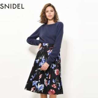 スナイデル(SNIDEL)のSNIDEL ペイントフラワーミモレ丈スカート(ひざ丈スカート)