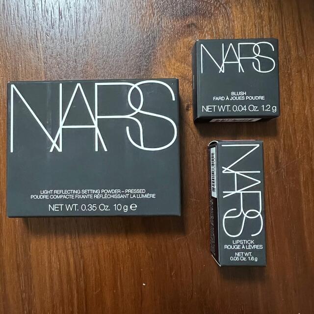 NARS(ナーズ)のなな様専用！ ライトリフレクティングセッティングパウダー プレスト N コスメ/美容のベースメイク/化粧品(フェイスパウダー)の商品写真