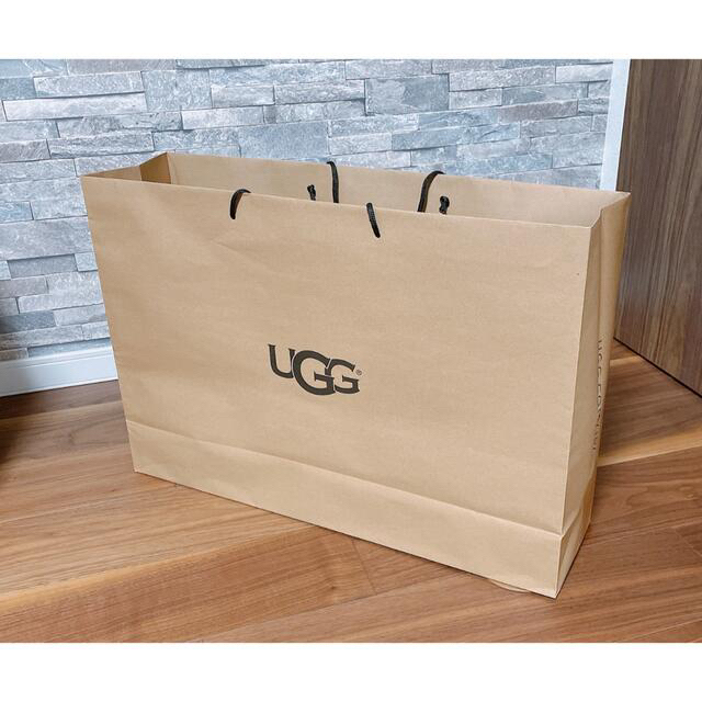 UGG(アグ)の【即日発送可能】UGG ショップ袋　特大サイズ　 レディースのバッグ(ショップ袋)の商品写真