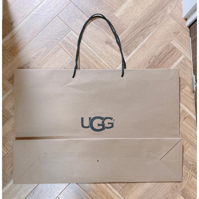 UGG(アグ)の【即日発送可能】UGG ショップ袋　特大サイズ　 レディースのバッグ(ショップ袋)の商品写真