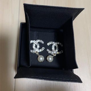 シャネル(CHANEL)の今季購超レア！CHANEL 揺れるパールピアス(ピアス)